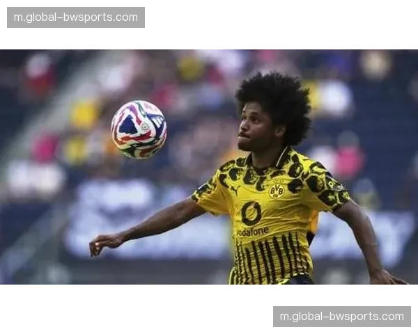 尤文多特上演八球盛宴 劳埃德凯利压哨绝平救主